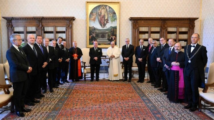 Ferenc pápa fogadta a Szuverén Máltai Lovagrend nagymesterét